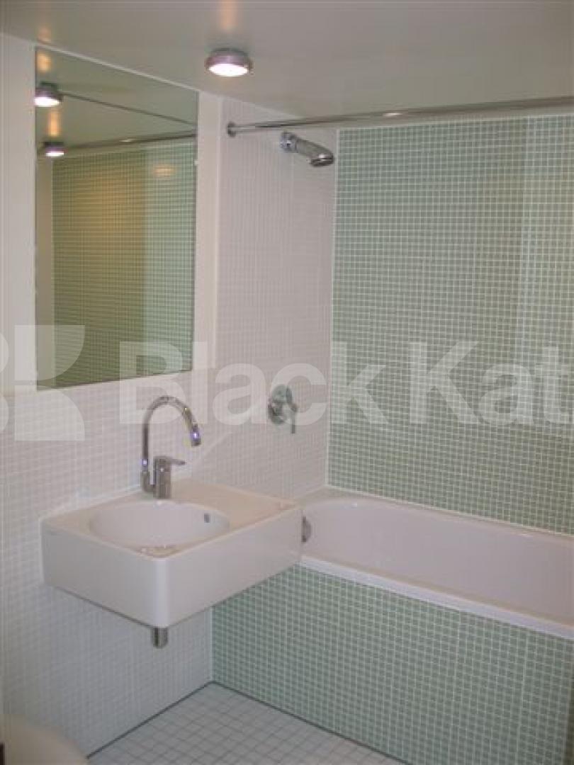 			2 Bedroom, 1 bath, 1 reception Apartment			 Clark Street , Stepney